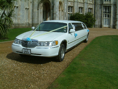 Chauffeur stretched white Lincoln limousine hire in Portsmouth, Southampton, Bournemouth, Brighton, Poole, Hampshire, Sussex, Surrey, South Coast